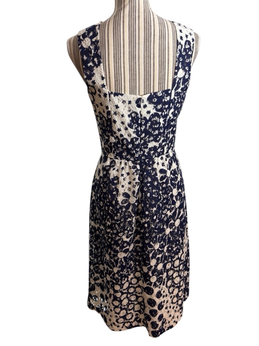 Trina Turk Navy White Lace Sheath Dress Size 6 Sleeveless Square Neck - Picture 5 of 7